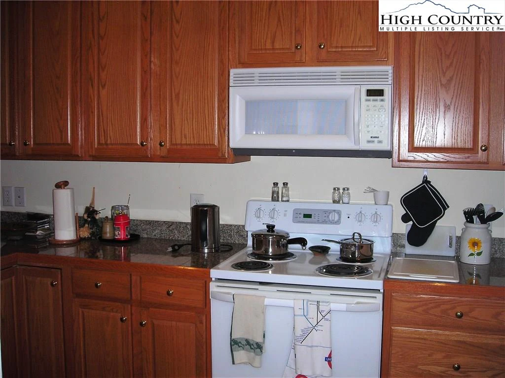 Image number 16 for the current listing