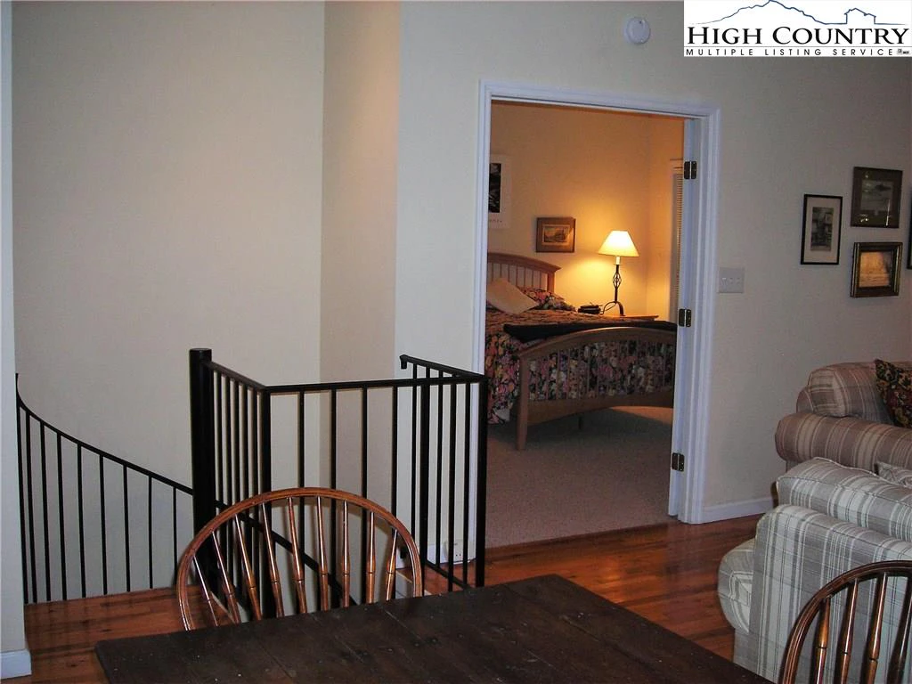 Image number 2 for the current listing