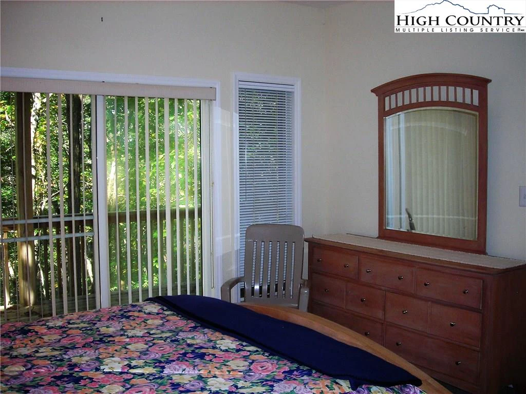 Image number 14 for the current listing