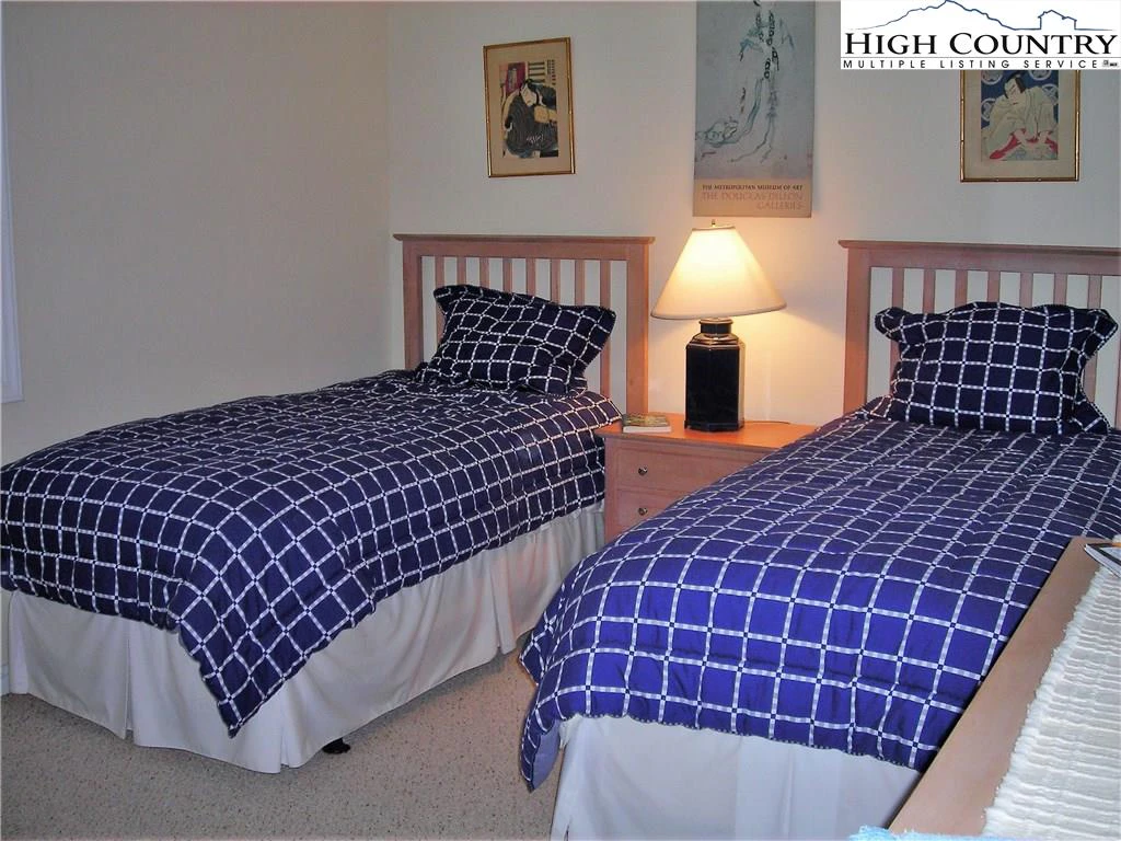 Image number 12 for the current listing
