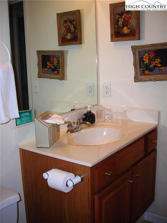 Image number 11 for the current listing