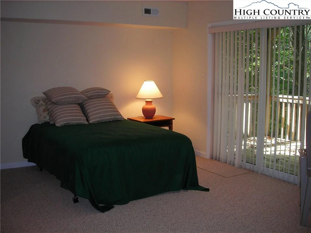 Image number 10 for the current listing