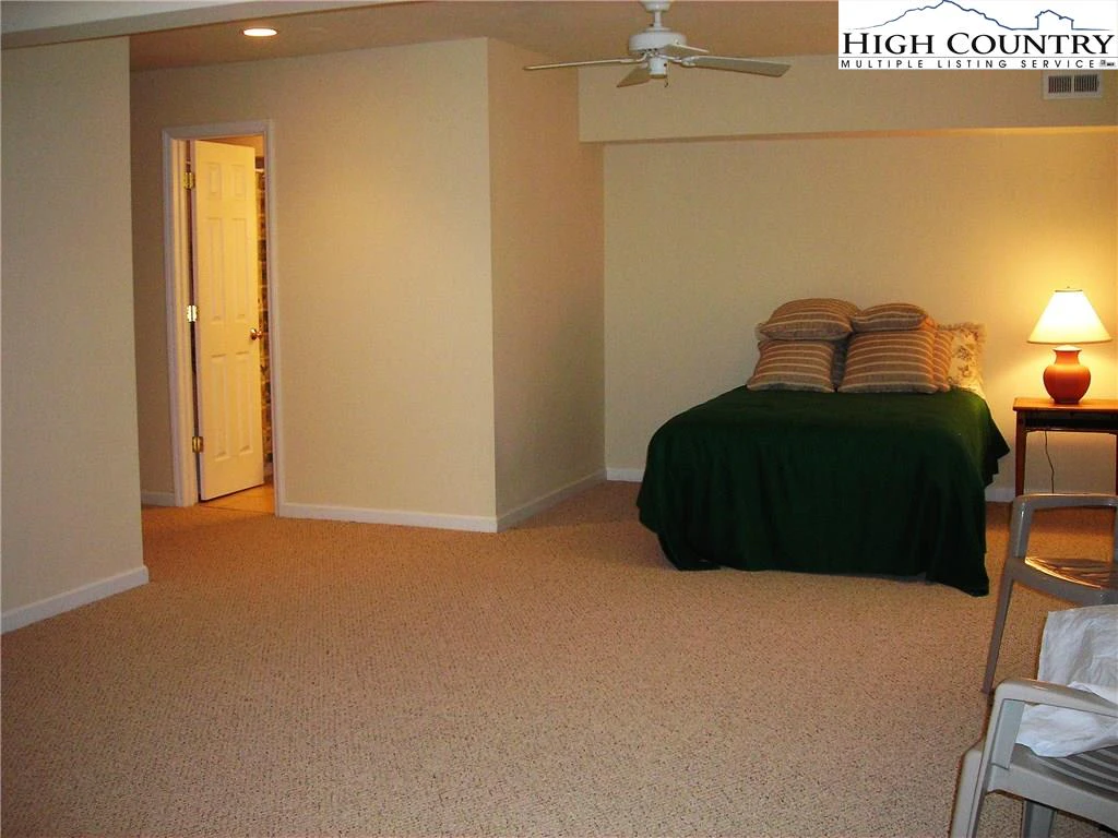 Image number 9 for the current listing