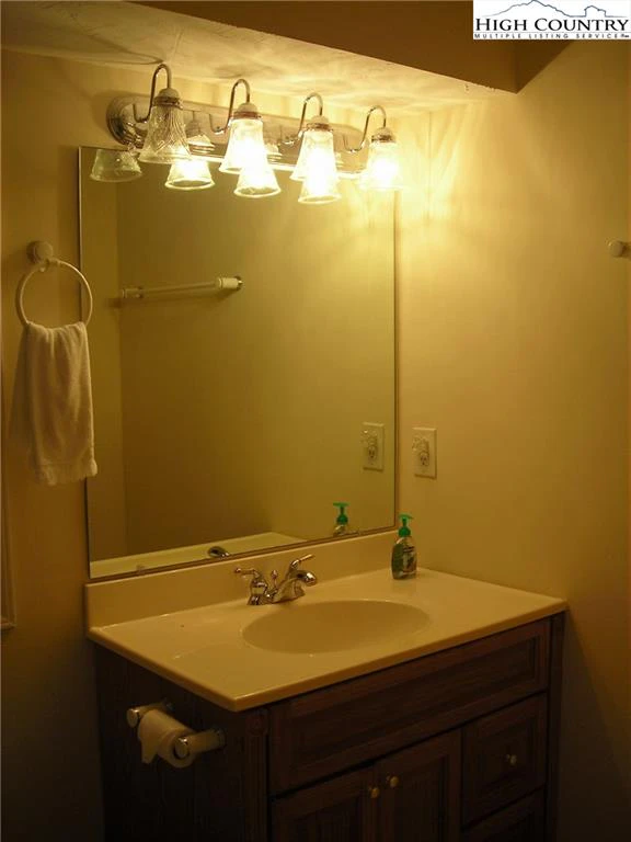 Image number 8 for the current listing