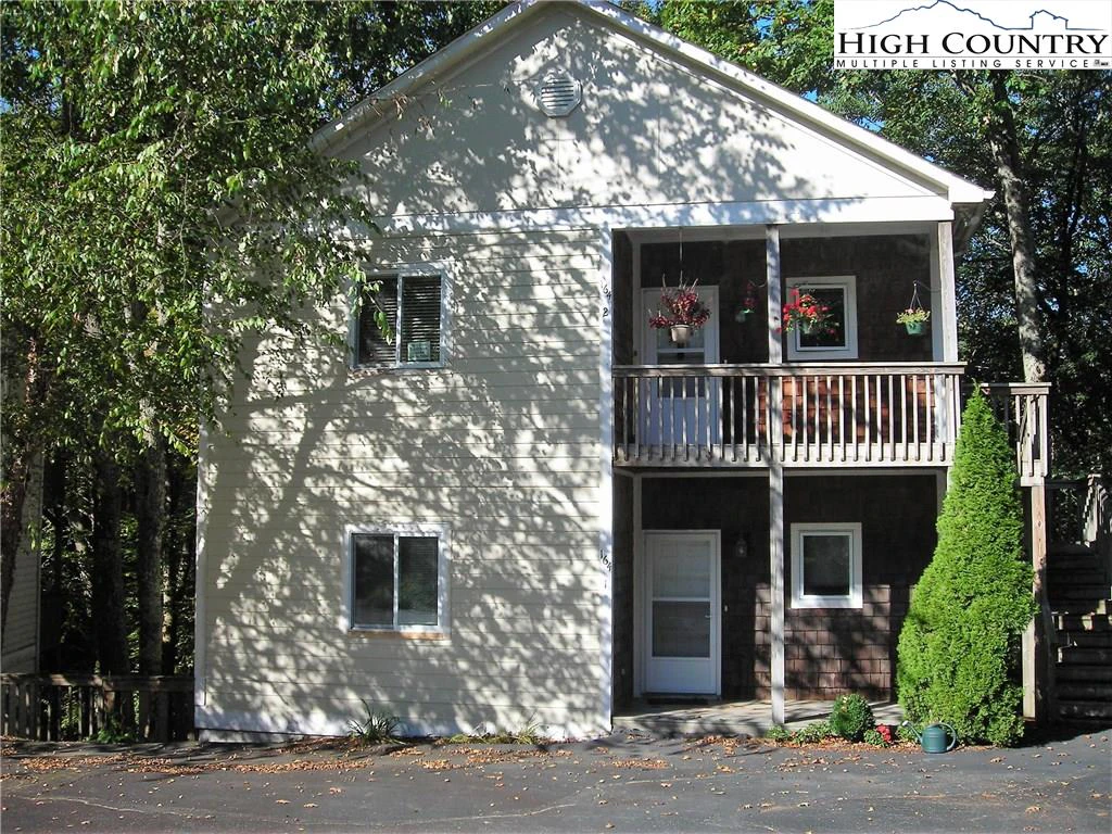 Image number 4 for the current listing