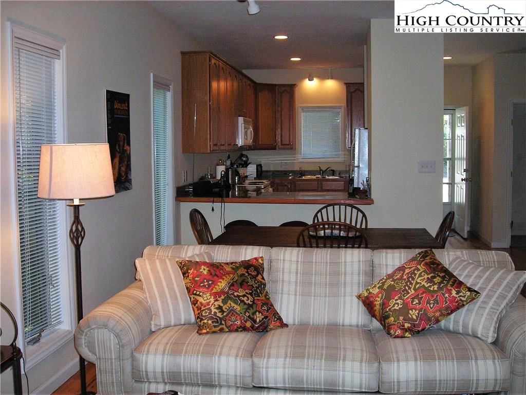 Image number 22 for the current listing
