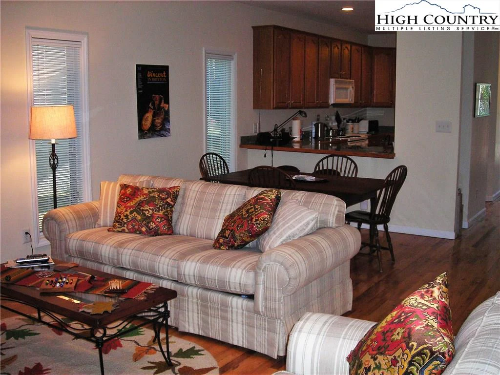 Image number 20 for the current listing