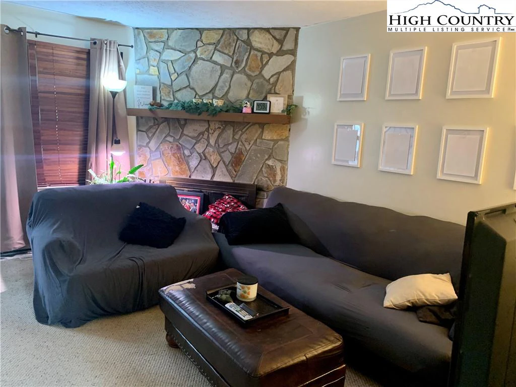 Image number 3 for the current listing