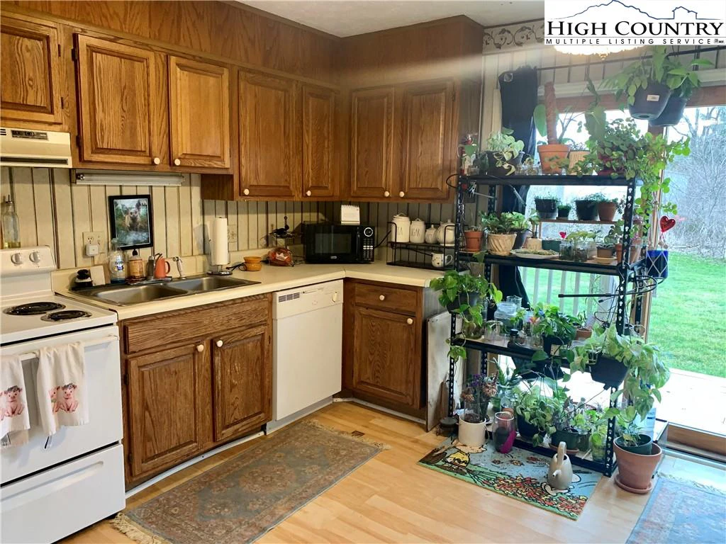 Image number 4 for the current listing