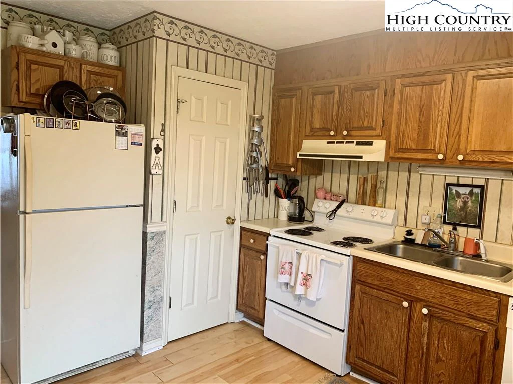Image number 5 for the current listing