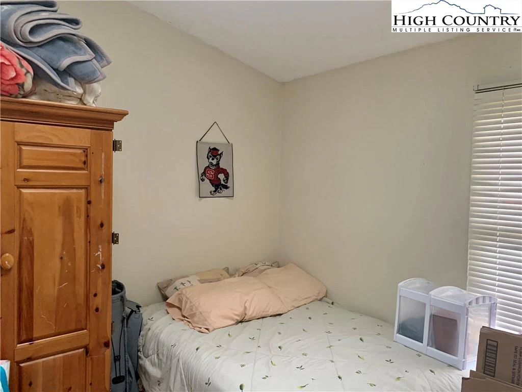 Image number 7 for the current listing