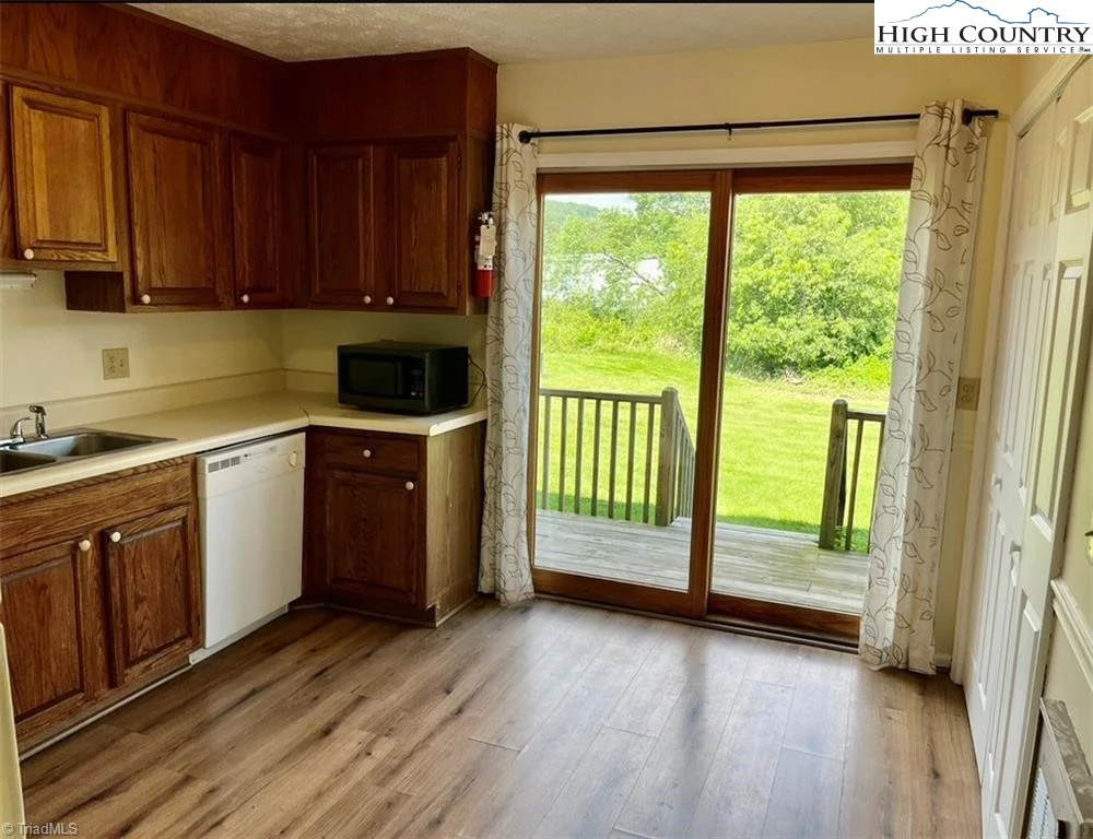 Image number 5 for the current listing