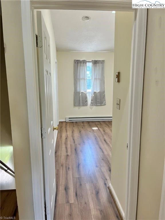 Image number 9 for the current listing