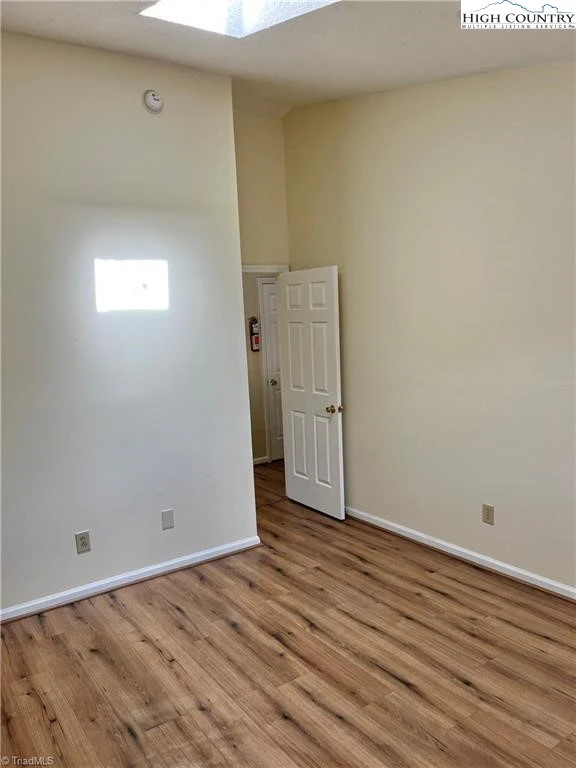 Image number 10 for the current listing