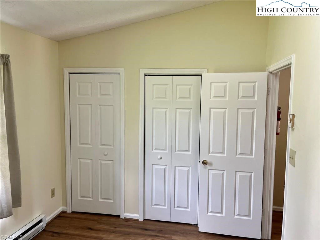 Image number 11 for the current listing