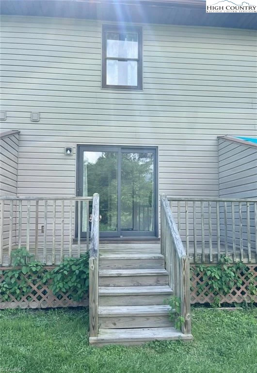 Image number 14 for the current listing