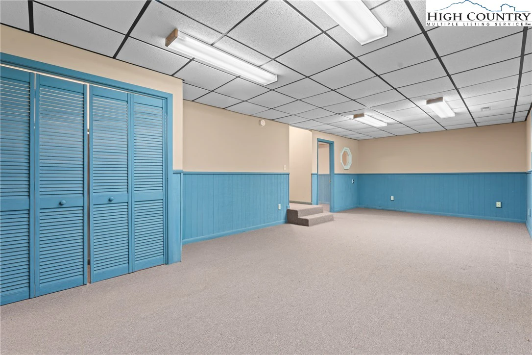 Image number 11 for the current listing