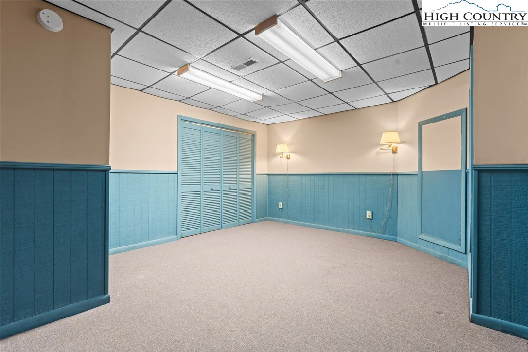 Image number 12 for the current listing