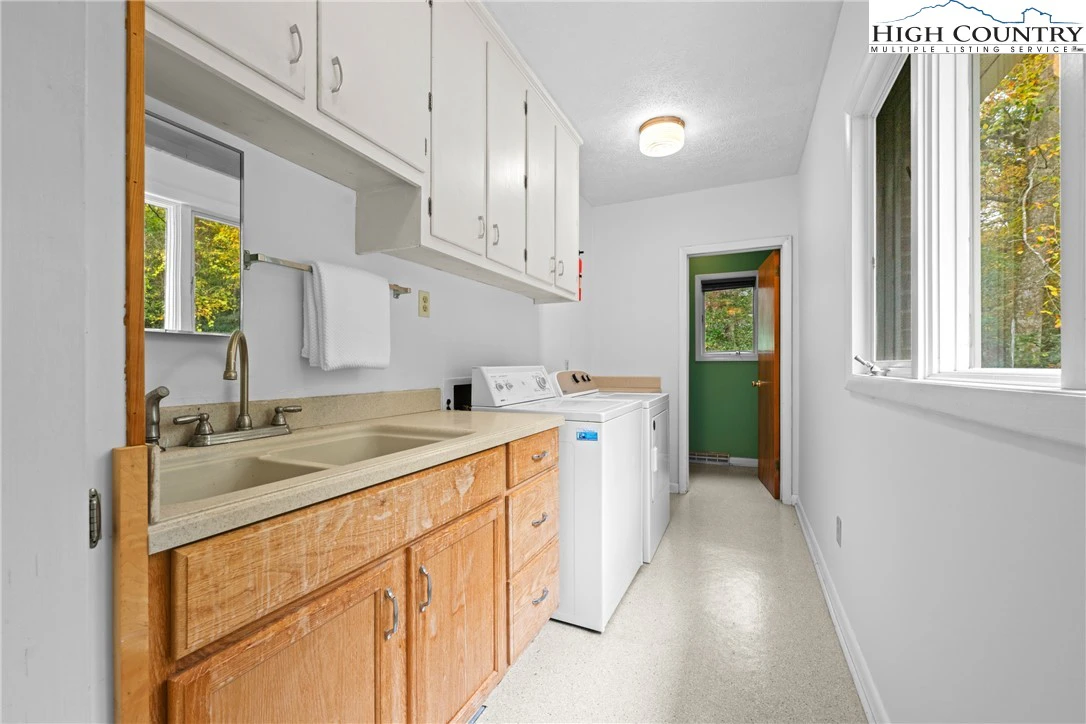 Image number 9 for the current listing