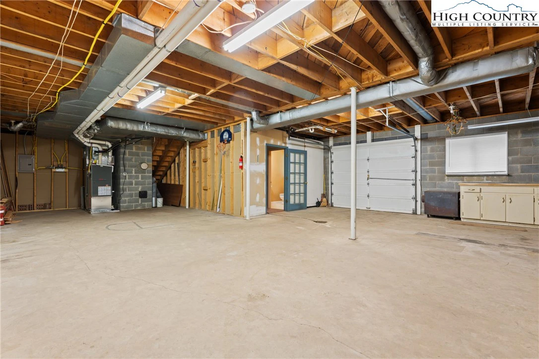 Image number 15 for the current listing