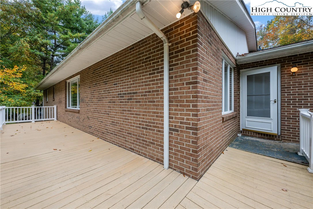 Image number 7 for the current listing