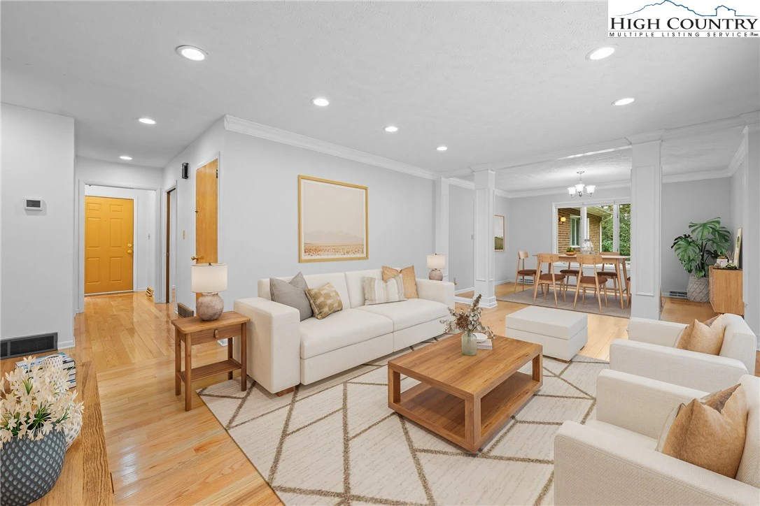 Image number 1 for the current listing