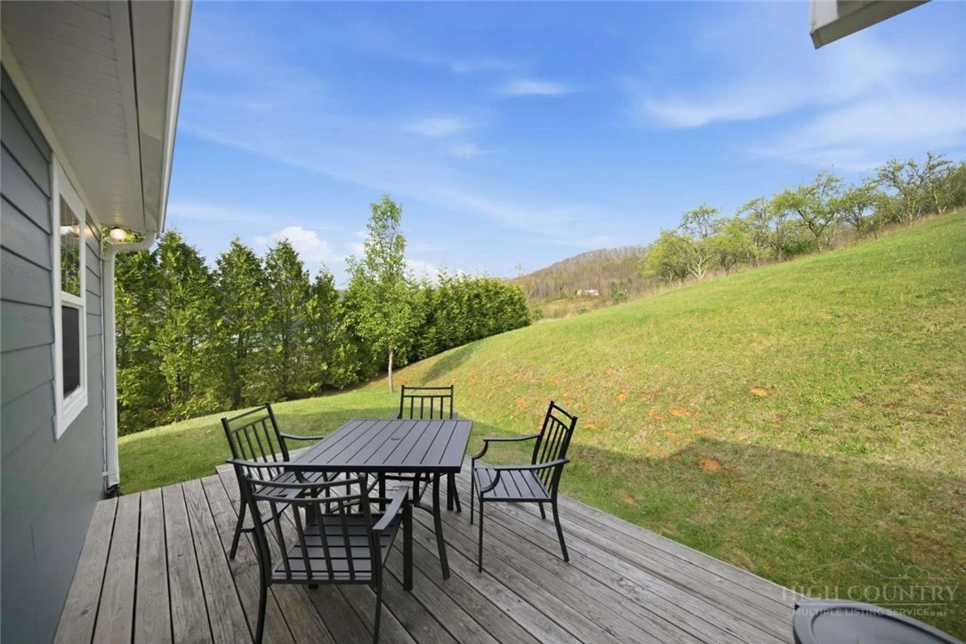 Image number 18 for the current listing