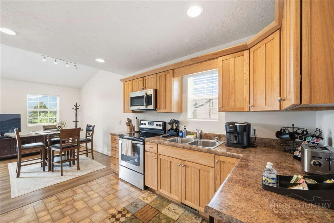 Image number 29 for the current listing