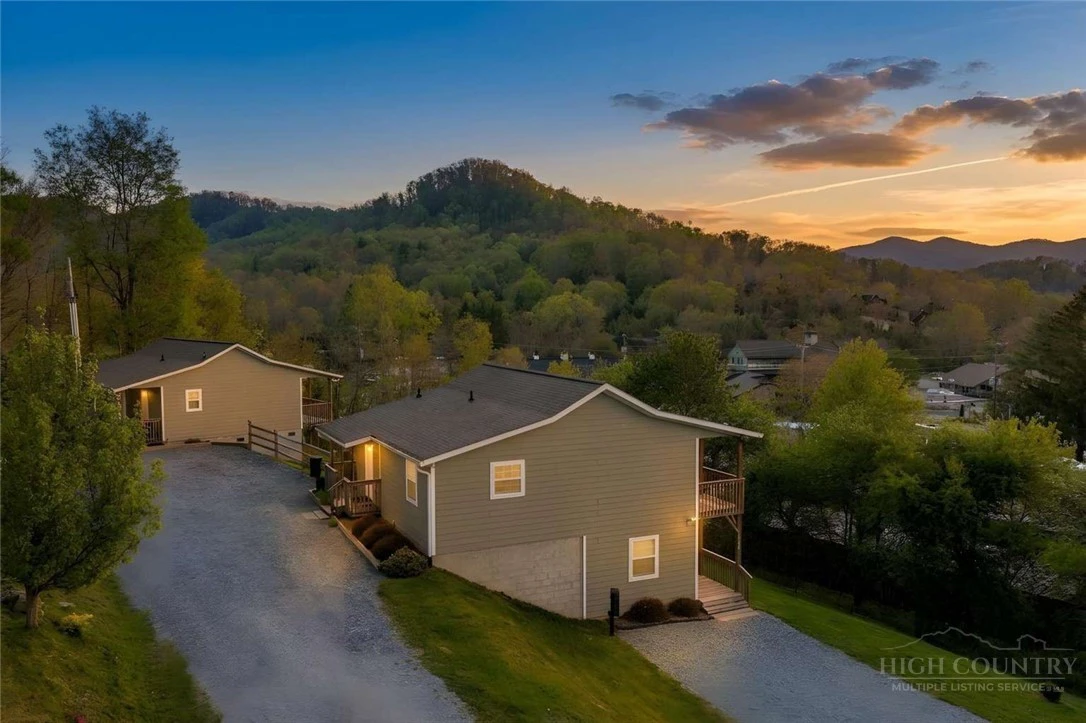 Image number 1 for the current listing