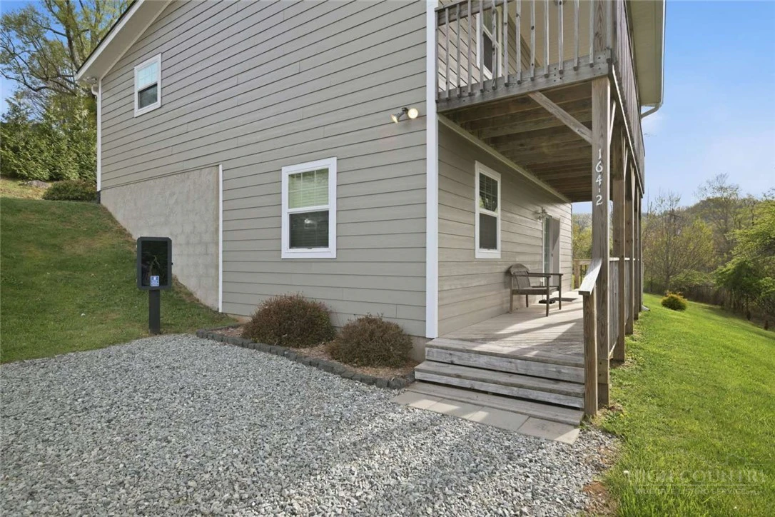 Image number 9 for the current listing