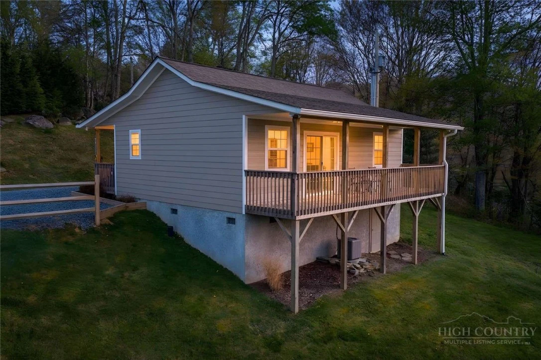 Image number 11 for the current listing