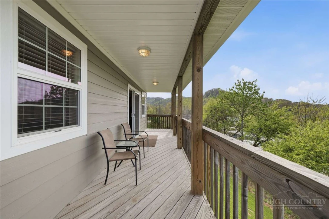 Image number 16 for the current listing