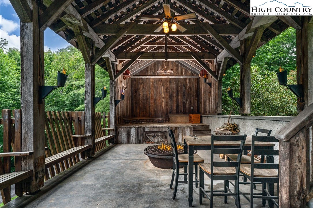 Image number 31 for the current listing