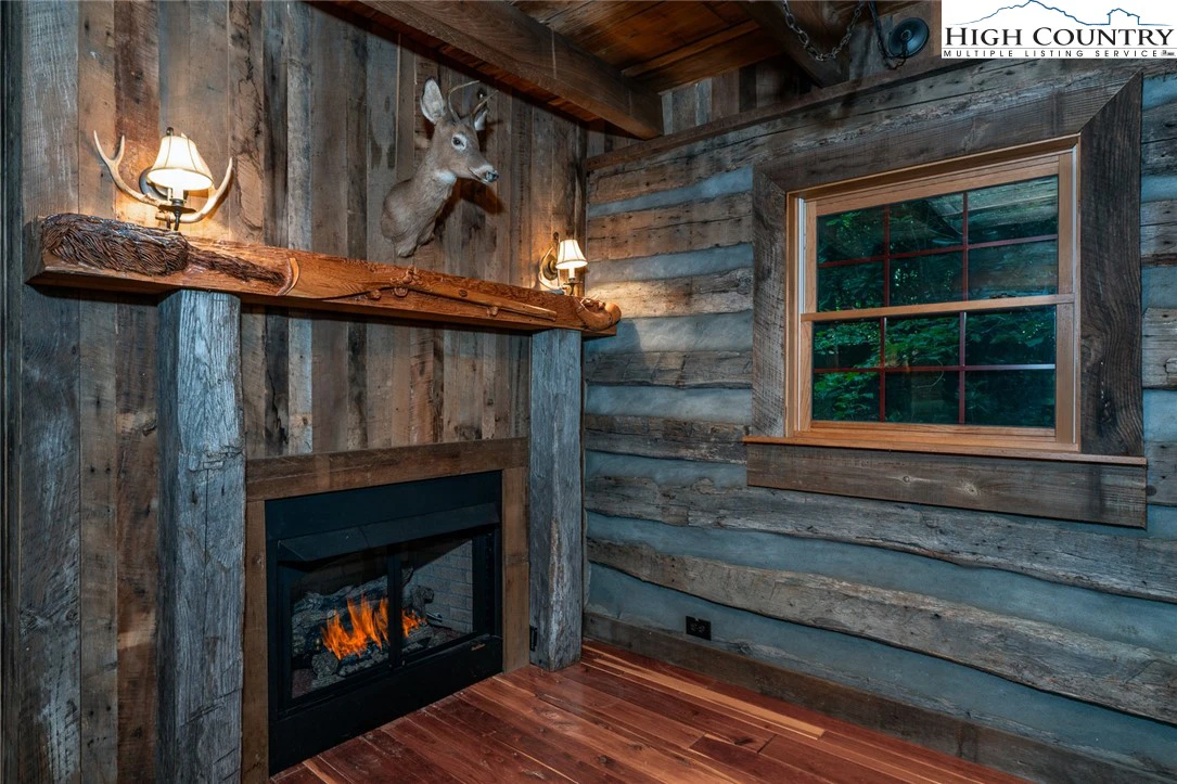 Image number 7 for the current listing