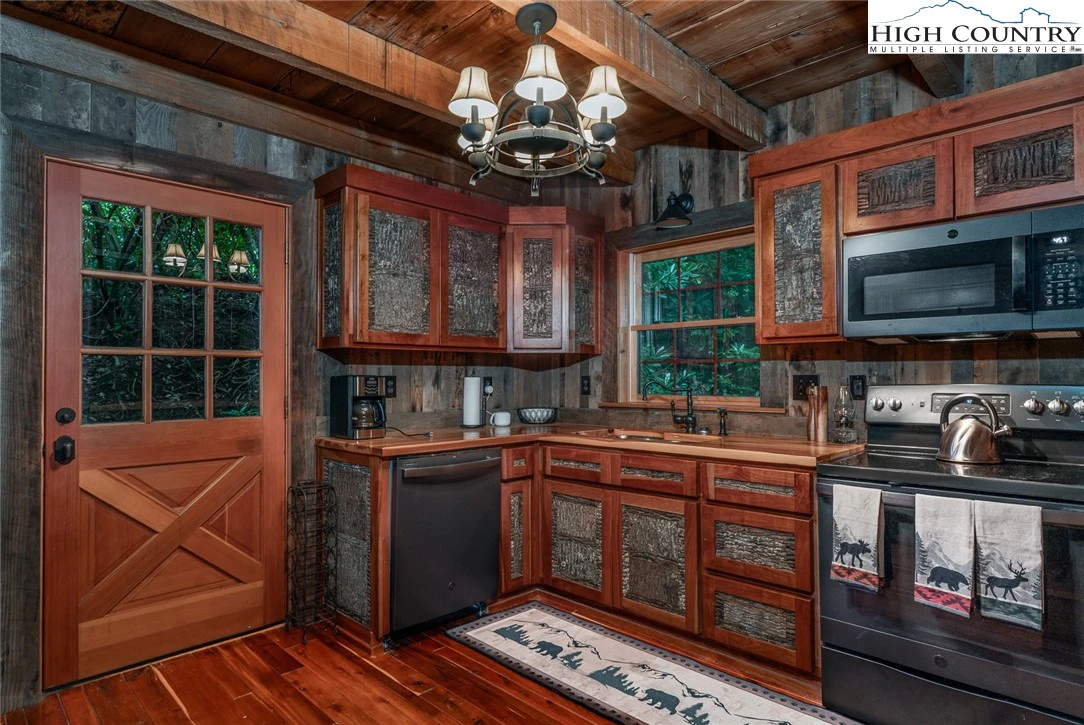Image number 8 for the current listing