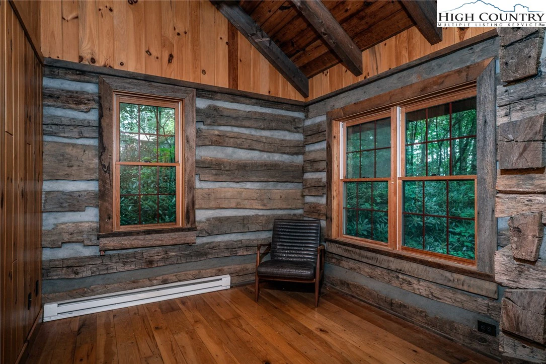 Image number 10 for the current listing