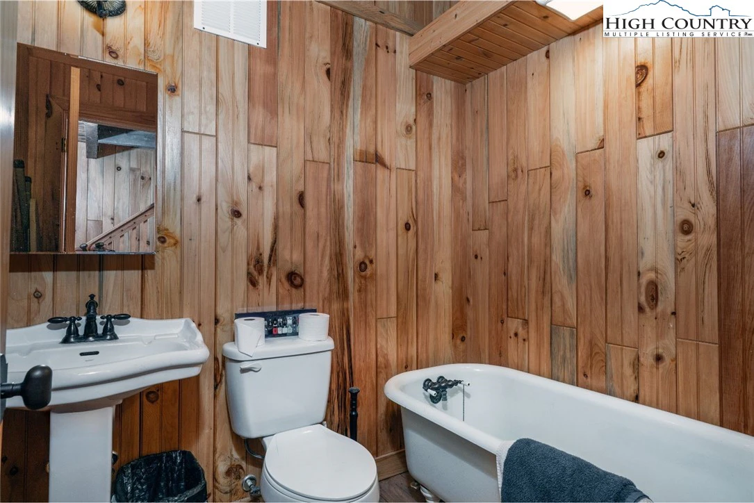 Image number 16 for the current listing