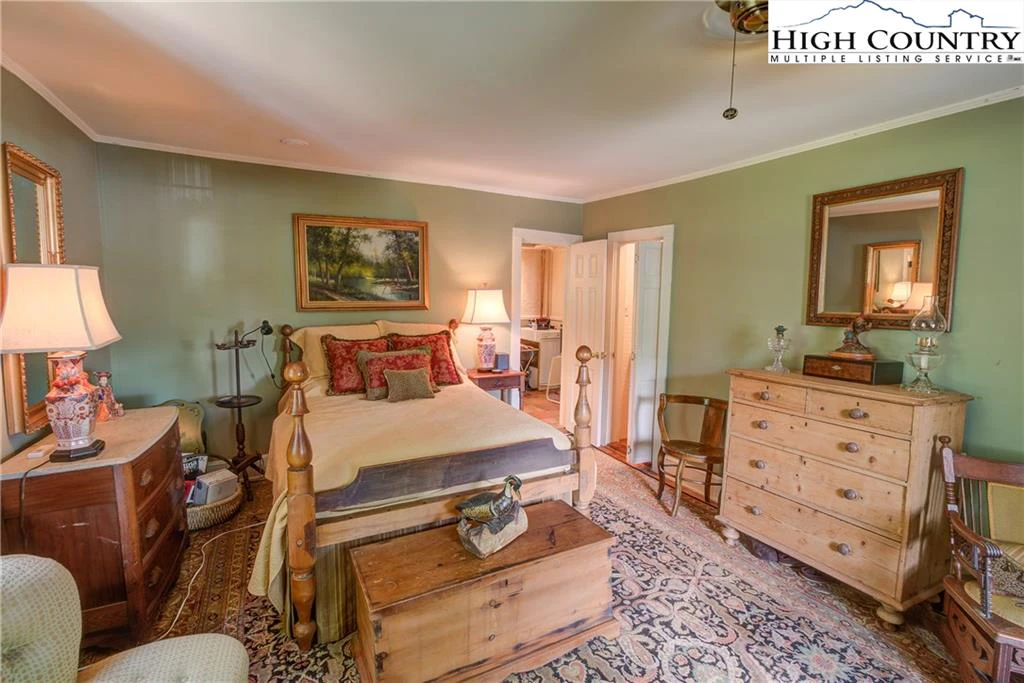 Image number 17 for the current listing