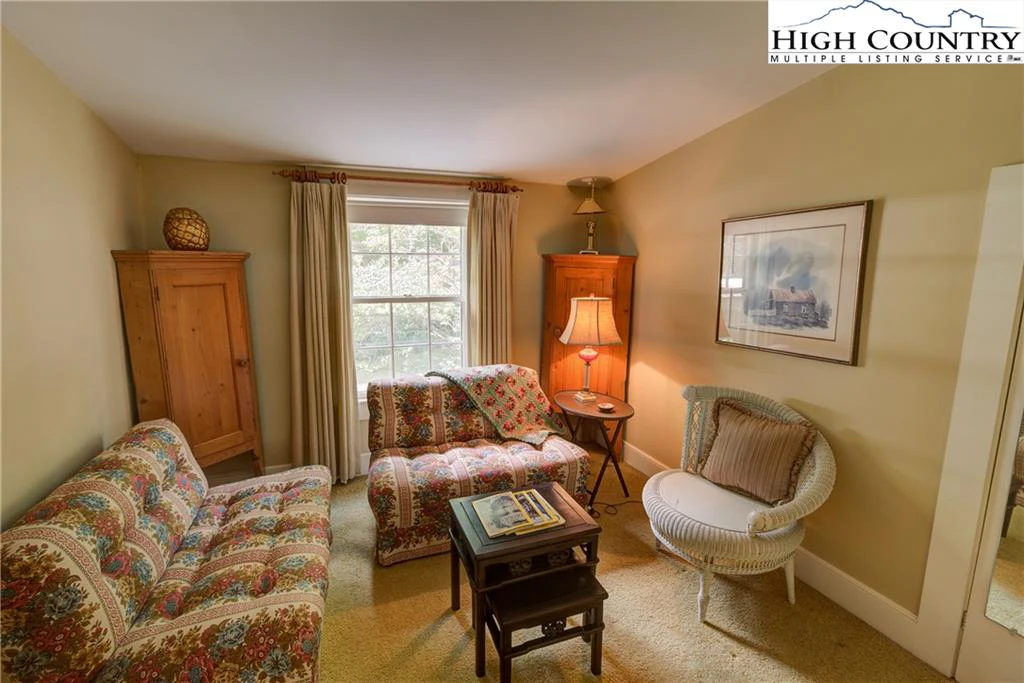 Image number 13 for the current listing