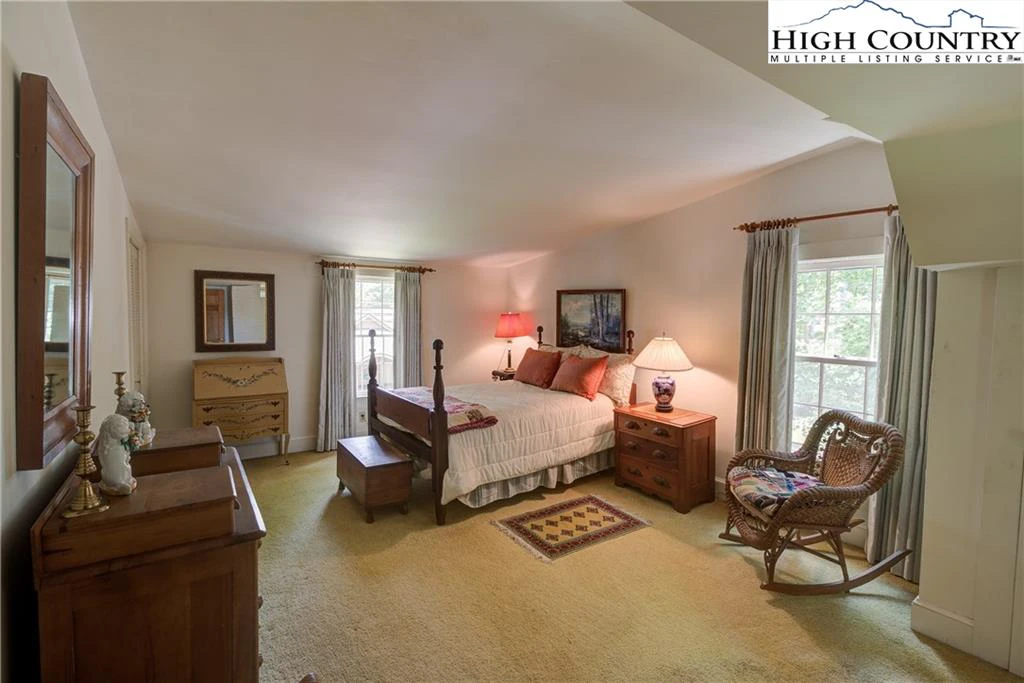 Image number 12 for the current listing