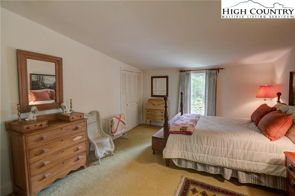 Image number 11 for the current listing