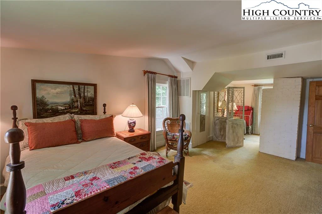 Image number 10 for the current listing