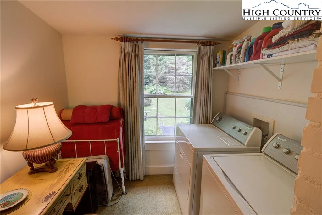Image number 9 for the current listing