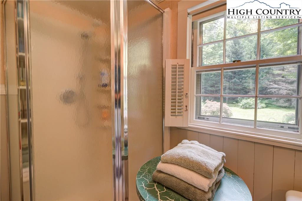 Image number 5 for the current listing