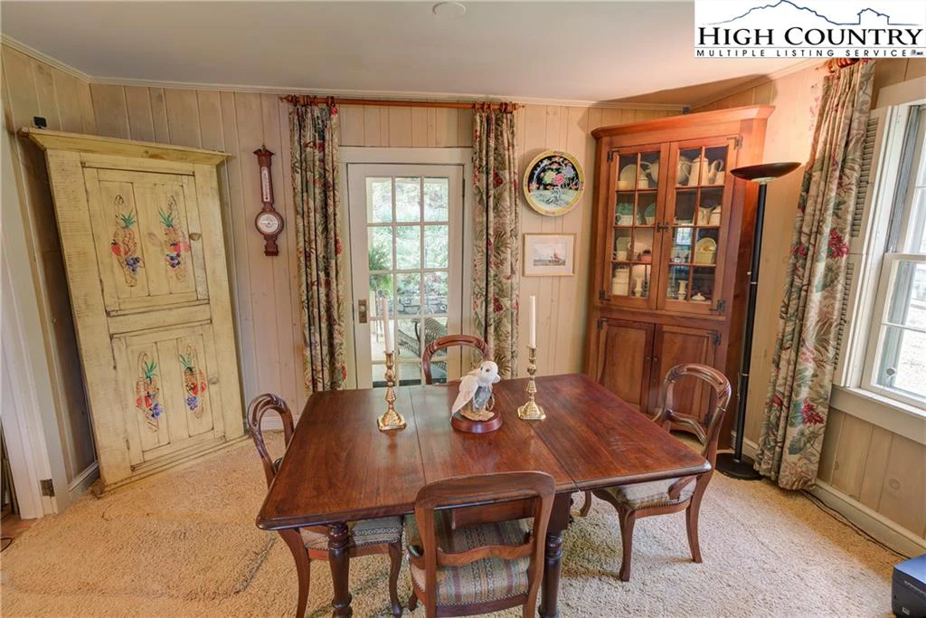 Image number 22 for the current listing