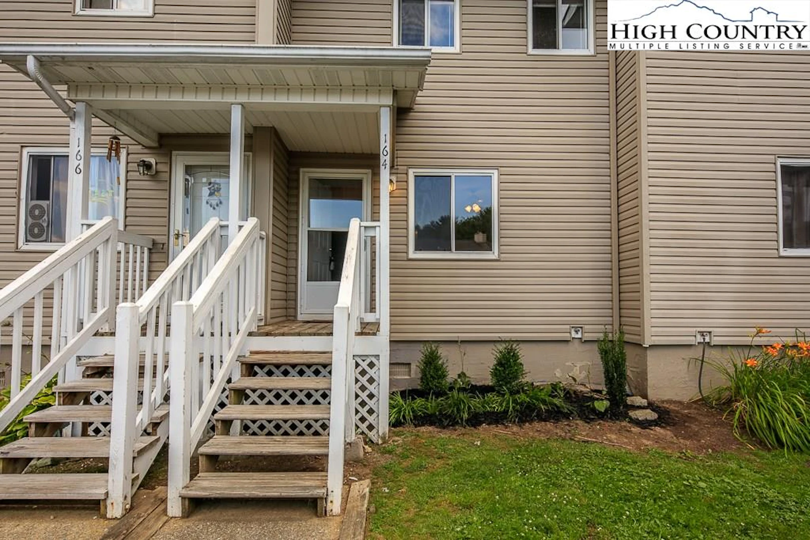 Image number 1 for the current listing