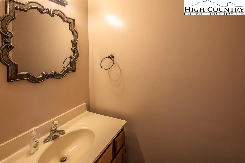 Image number 2 for the current listing