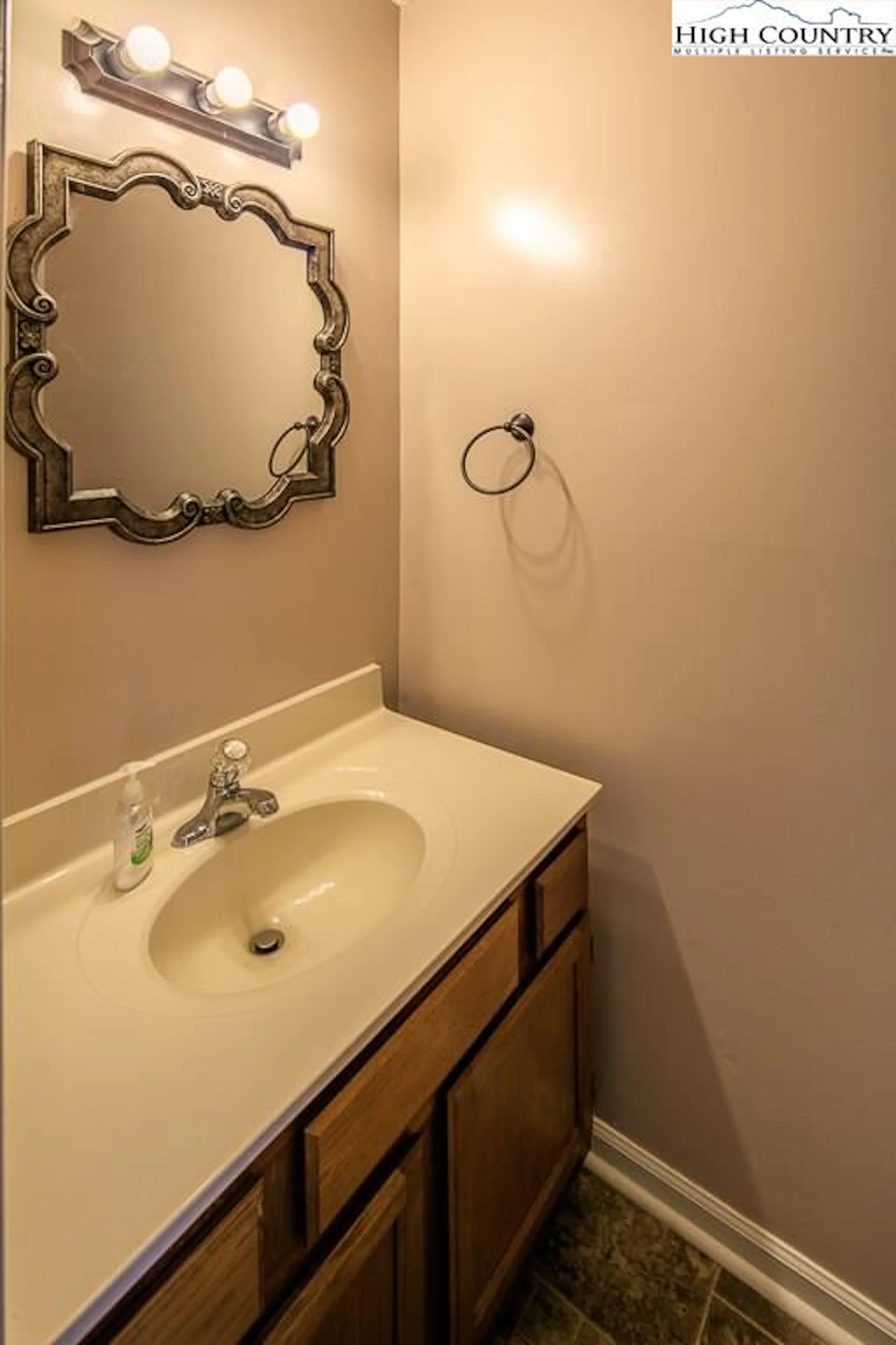 Image number 15 for the current listing
