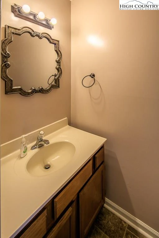 Image number 15 for the current listing