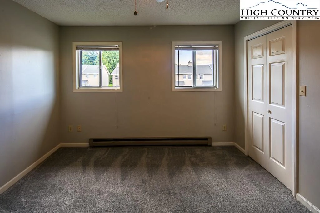 Image number 9 for the current listing